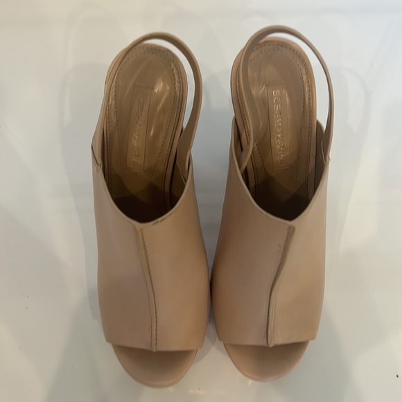 Nude BCBG Maxazaria Nude Leather Heels Size 7.5 Medium - Picture 4 of 7